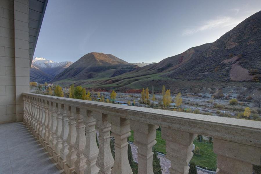 Mountain View Hot Spring Resort Kara-Bulak Buitenkant foto